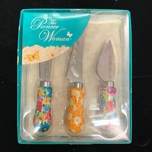 NWT Pioneer Woman cheese knife serving set